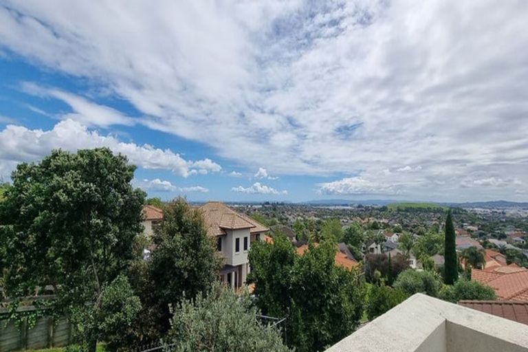 Photo of property in 16 Mangerton Lane, East Tamaki Heights, Auckland, 2016