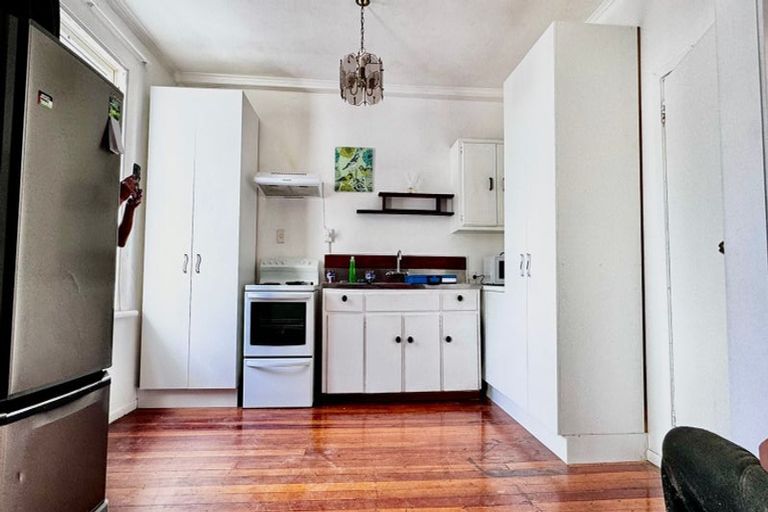 Photo of property in 142 Riddiford Street, Newtown, Wellington, 6021