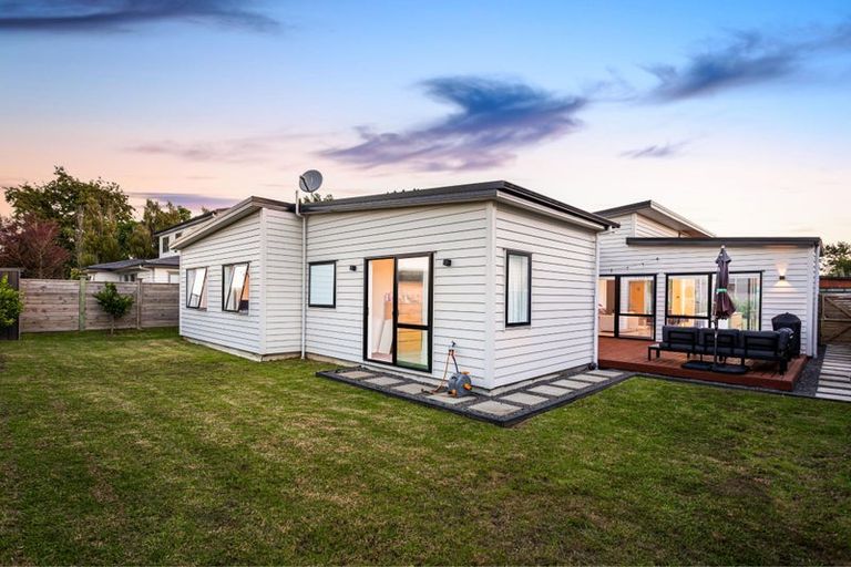 Photo of property in 17 Leebank Crescent, Riverhead, 0820