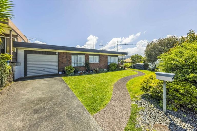 Photo of property in 5 Marlene Avenue, Te Atatu South, Auckland, 0610