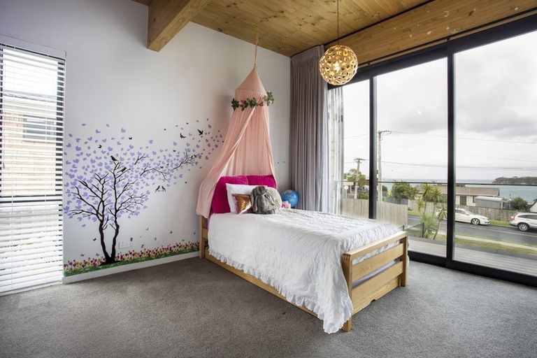 Photo of property in 16 Melandra Road, Stanmore Bay, Whangaparaoa, 0932