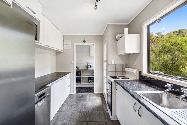 Photo of property in 17 Jenanne Place, Totara Vale, Auckland, 0629