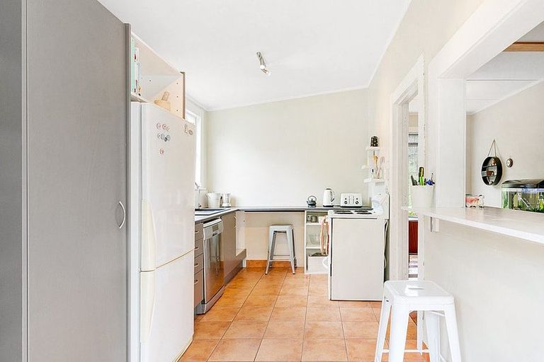 Photo of property in 38 Newington Road, Henderson, Auckland, 0612