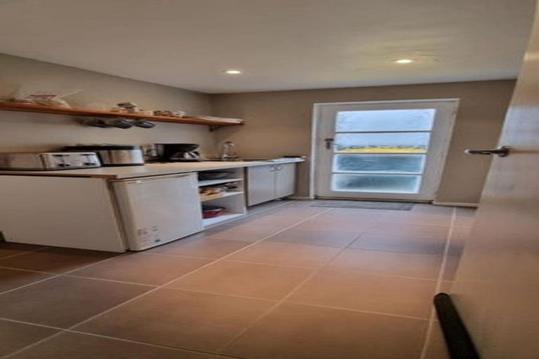 Photo of property in 21 Valley View Road, Glenfield, Auckland, 0629