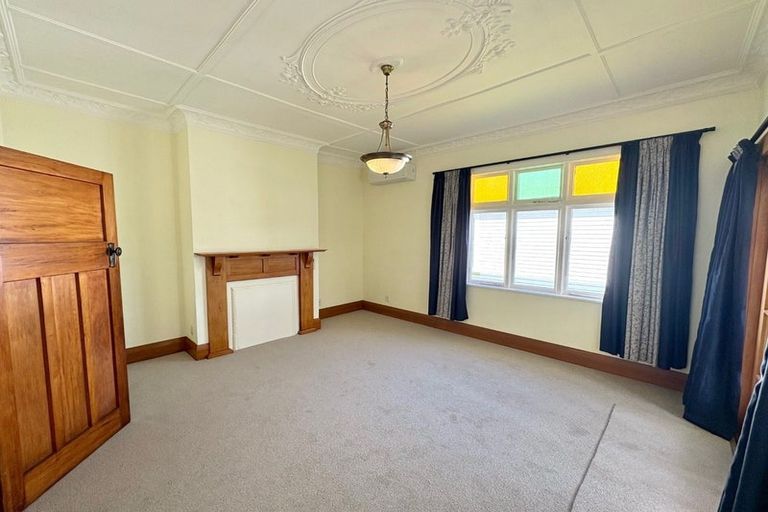 Photo of property in 23 Paynters Avenue, Strandon, New Plymouth, 4312
