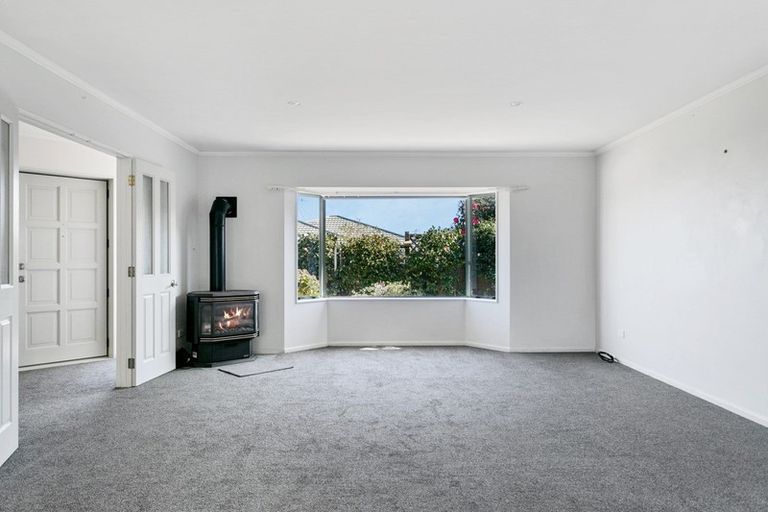 Photo of property in 38 Kurupae Road, Hilltop, Taupo, 3330