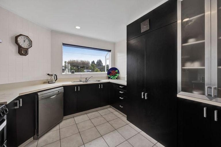 Photo of property in 54 Karina Road, Merrilands, New Plymouth, 4312