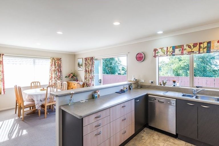Photo of property in 27 Manhattan Court, Paraparaumu Beach, Paraparaumu, 5032