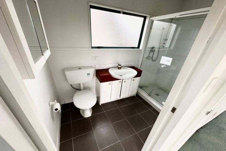 Photo of property in 2/38 Gulf View Road, Murrays Bay, Auckland, 0630