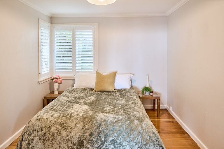 Photo of property in 9 Mana View Road, Paremata, Porirua, 5026