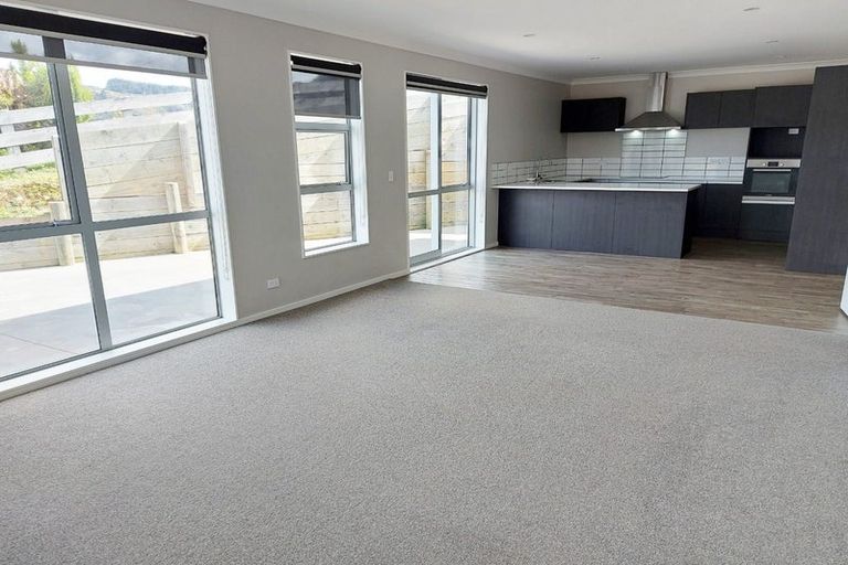 Photo of property in 31 Percy Kinsman Crescent, Riverstone Terraces, Upper Hutt, 5018