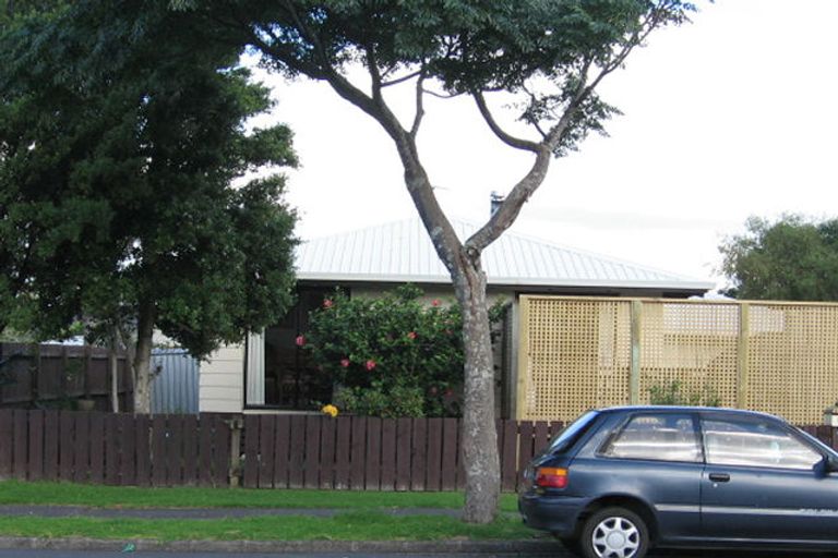 Photo of property in 24 Compass Place, Te Atatu Peninsula, Auckland, 0610