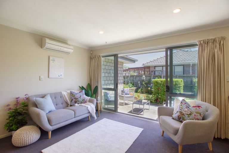 Photo of property in 2/335 Main South Road, Hornby, Christchurch, 8042