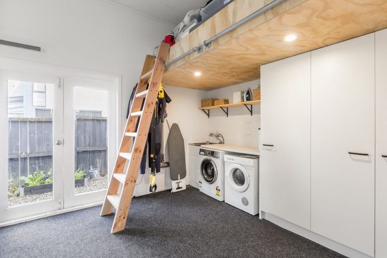 Photo of property in 22 Karamu Street, Te Atatu Peninsula, Auckland, 0610