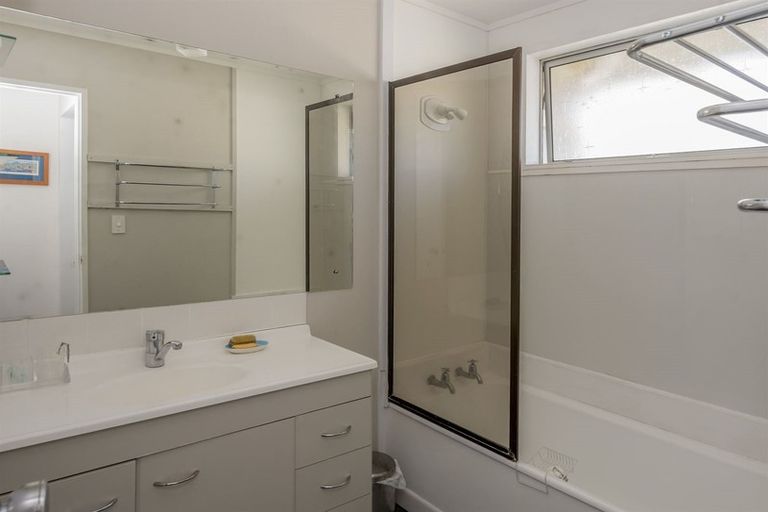 Photo of property in 36 Freyberg Crescent, Waikanae Beach, Waikanae, 5036
