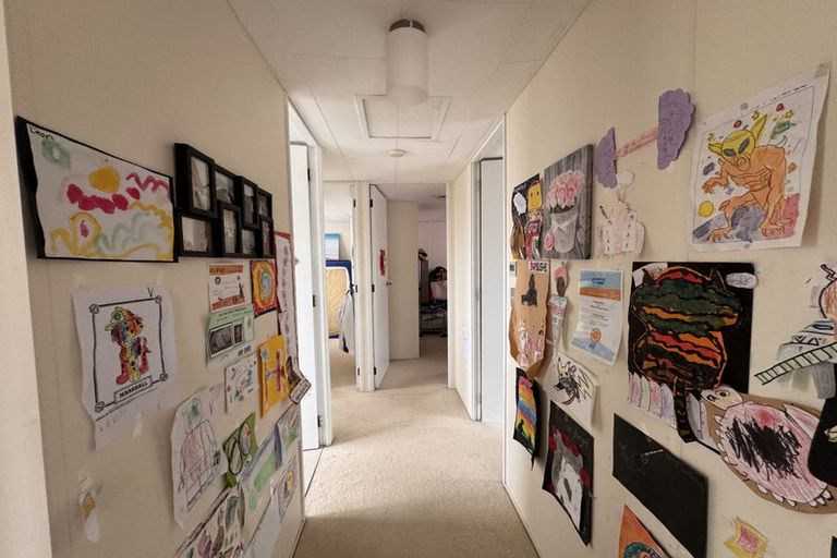 Photo of property in 1/39 Caribbean Drive, Unsworth Heights, Auckland, 0632