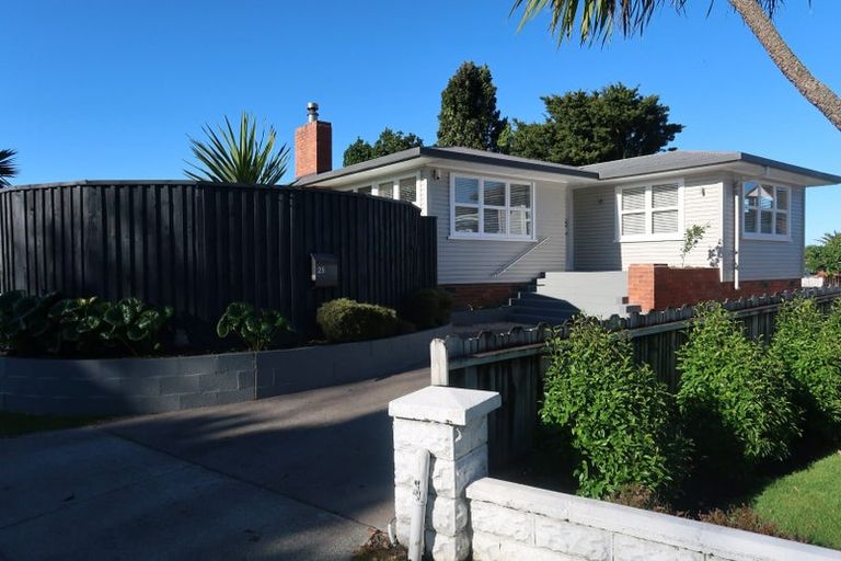 Photo of property in 25 Great South Road, Papakura, 2110
