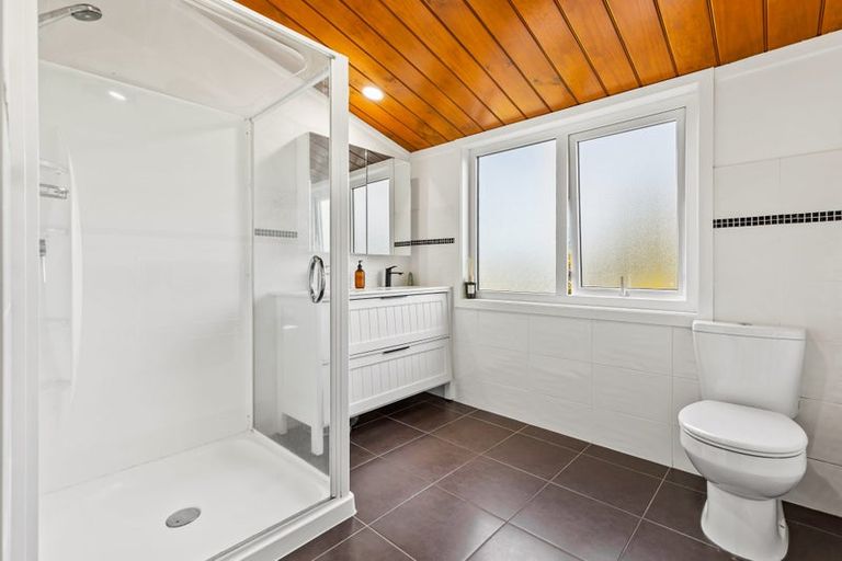 Photo of property in 15a Whangaparaoa Road, Red Beach, 0932