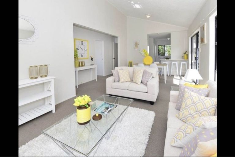 Photo of property in 1/20 Lavery Place, Sunnynook, Auckland, 0632