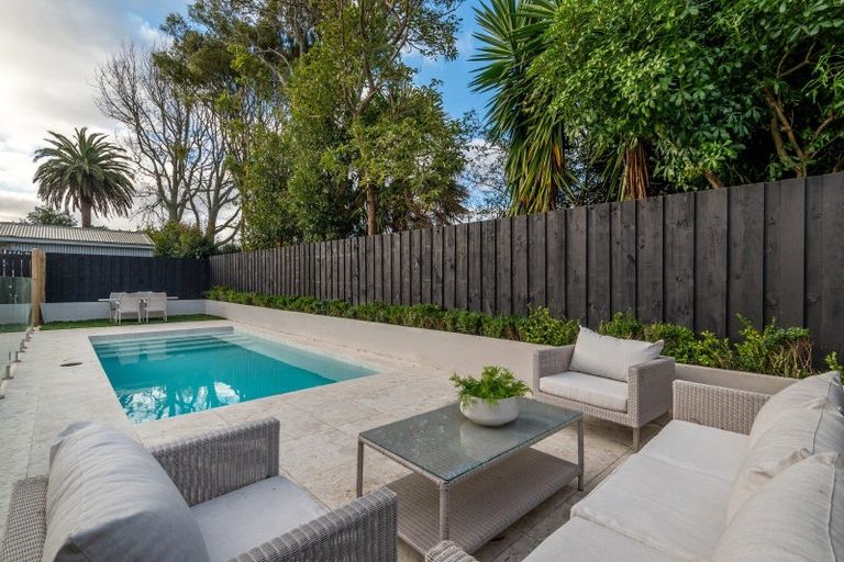 Photo of property in 15 Edward Street, Riverhead, 0820