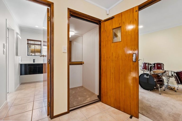 Photo of property in 2/553 East Coast Road, Browns Bay, Auckland, 0630