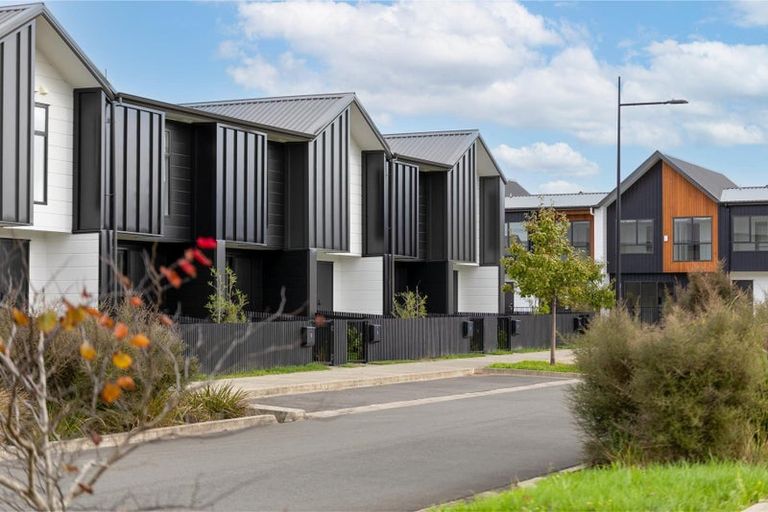 Photo of property in 4 Tuputupu Drive, Kumeu, 0810