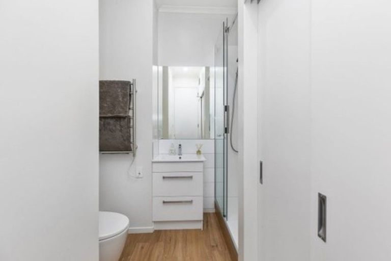 Photo of property in Stadium Garden Flats, 202/107 Thorndon Quay, Pipitea, Wellington, 6011