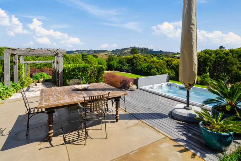 Photo of property in 167 Cape Rodney Road, Leigh, 0985