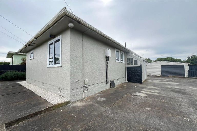 Photo of property in 106 Karaka Street, Castlecliff, Whanganui, 4501