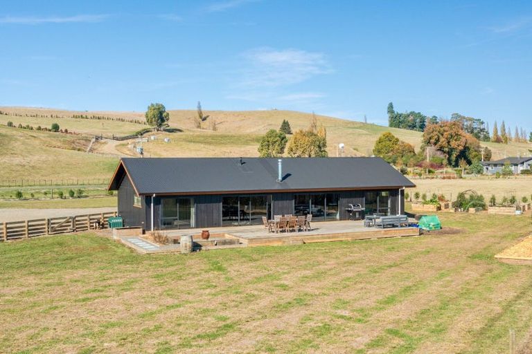 Photo of property in 360 Maharakeke Road, Waipukurau, 4281