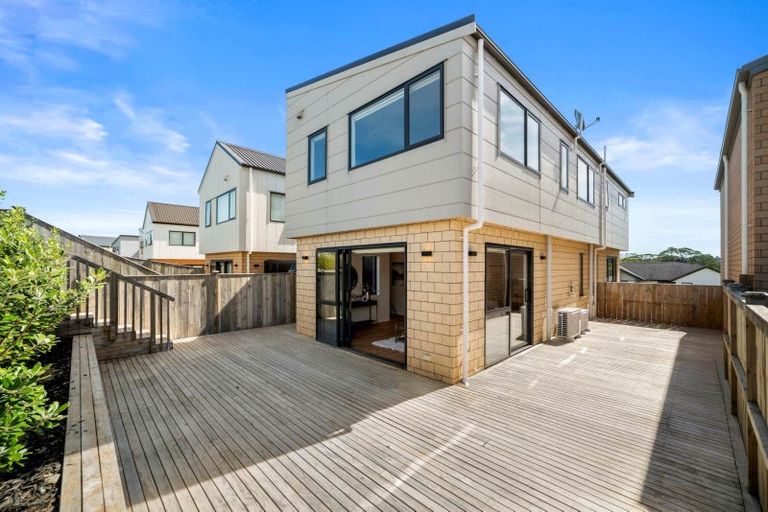 Photo of property in 43 Sunnyheights Road, Orewa, 0931