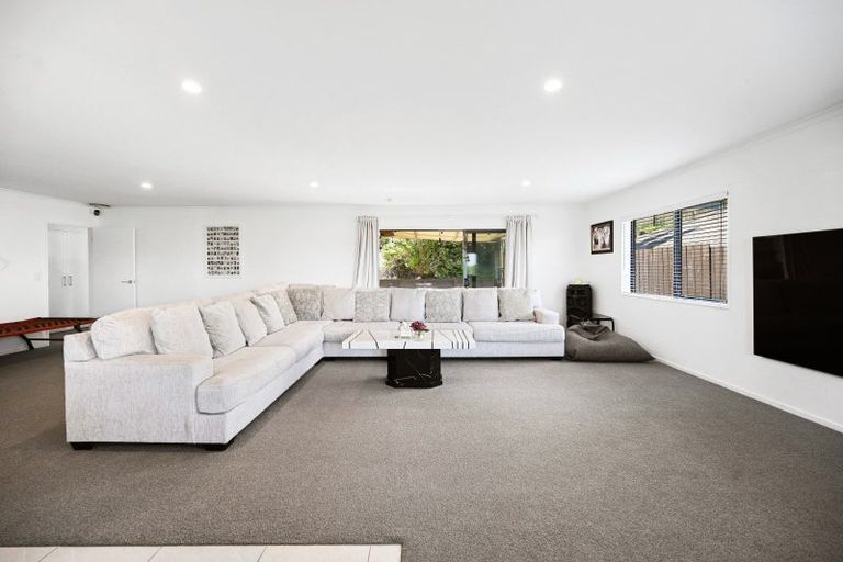 Photo of property in 56 Farnborough Drive, Grandview Heights, Hamilton, 3200