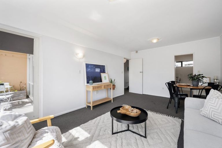 Photo of property in 10/4f Claremont Grove, Mount Victoria, Wellington, 6011