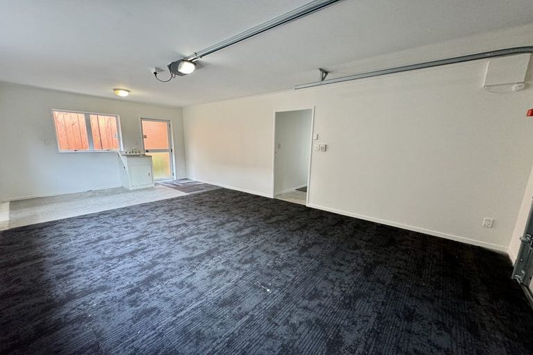 Photo of property in 6 Porter Avenue, Te Atatu South, Auckland, 0610