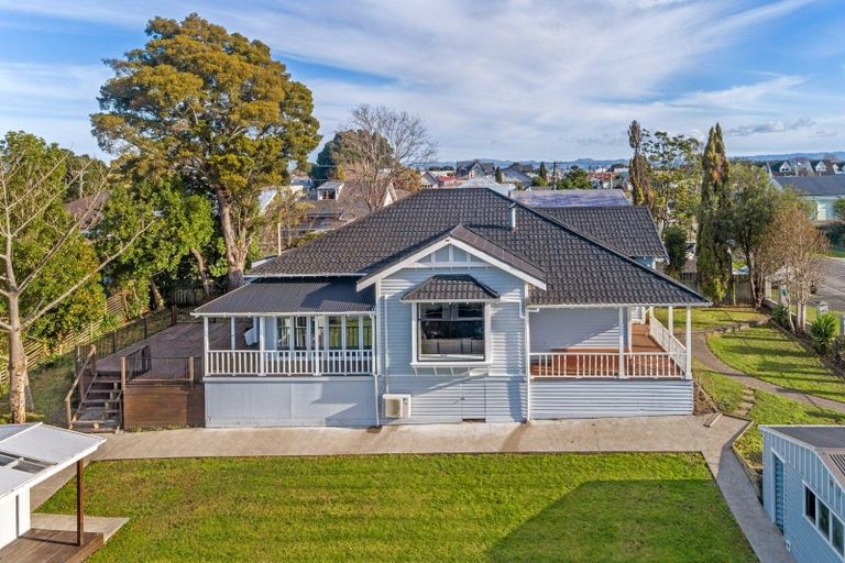 Photo of property in 2 Cobden Street, Gisborne, 4010