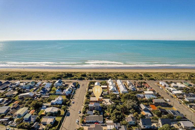 Photo of property in 13 Effingham Street, North New Brighton, Christchurch, 8083