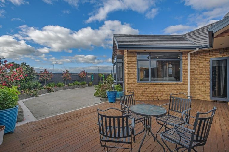 Photo of property in 8 Crabapple Close, Milson, Palmerston North, 4414