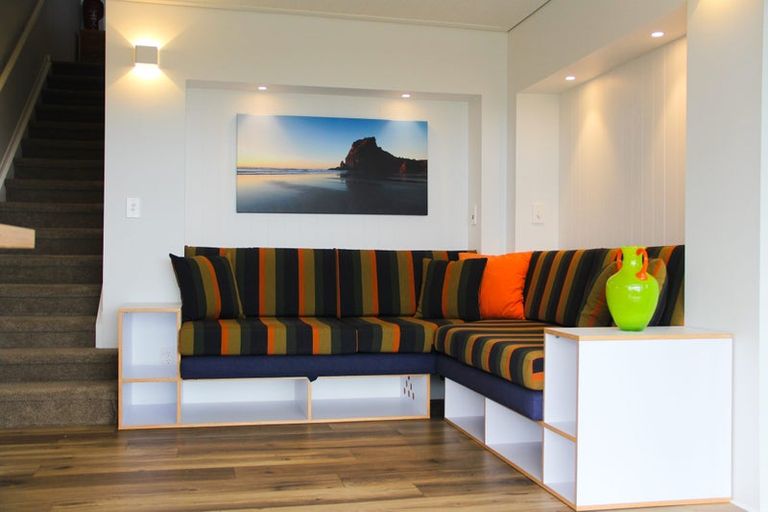 Photo of property in 15 Piha Road, Piha, New Lynn, 0772