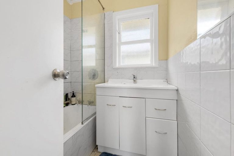 Photo of property in 1 Robyn Place, Mangere East, Auckland, 2024