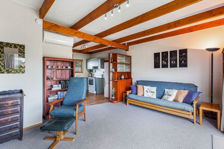 Photo of property in 1/2 Edwards Avenue, Henderson, Auckland, 0610