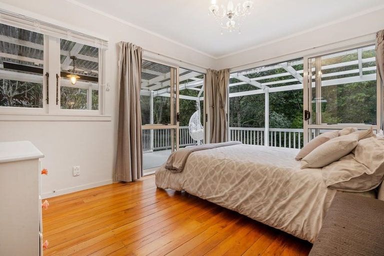 Photo of property in 30 Mahoe Road, Titirangi, Auckland, 0604