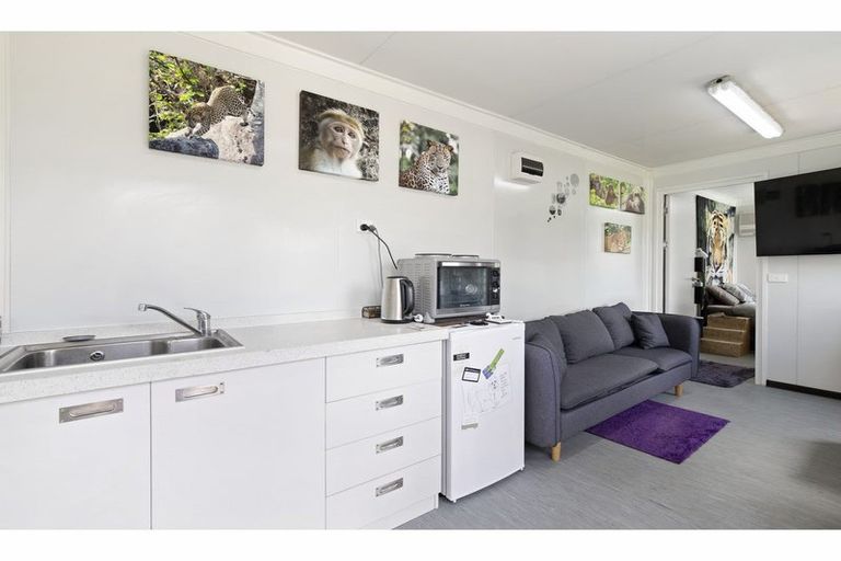 Photo of property in 135 Kitchener Road, Waiuku, 2123