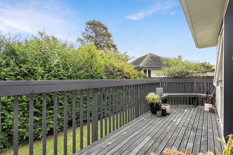 Photo of property in 2/49 Strid Road, Te Atatu South, Auckland, 0610