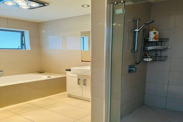 Photo of property in 5 Whekau Drive, Takanini, 2112