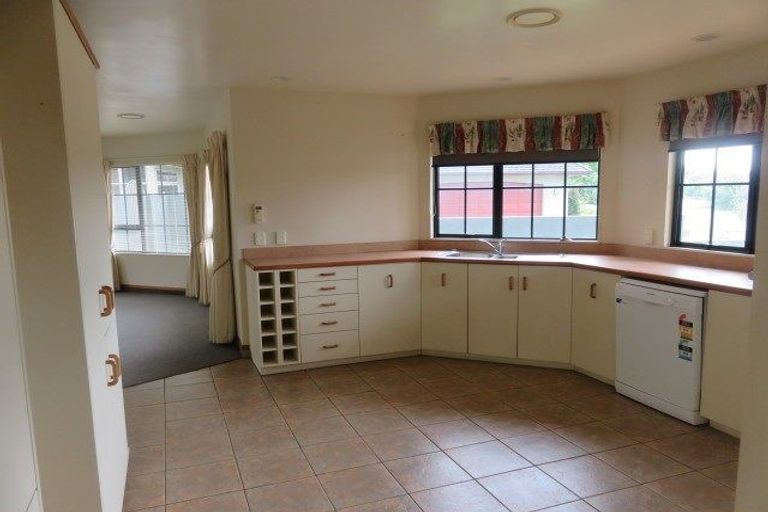 Photo of property in 37 Keswick Crescent, Huntington, Hamilton, 3210