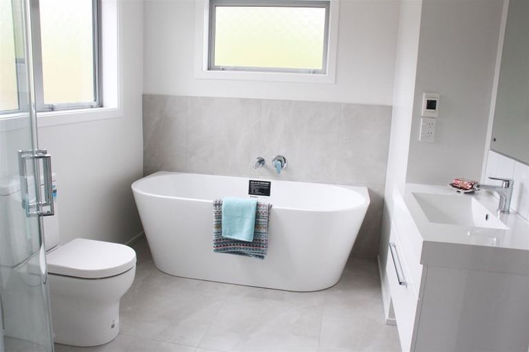 Photo of property in 9 Stockport Grove, Churton Park, 6037