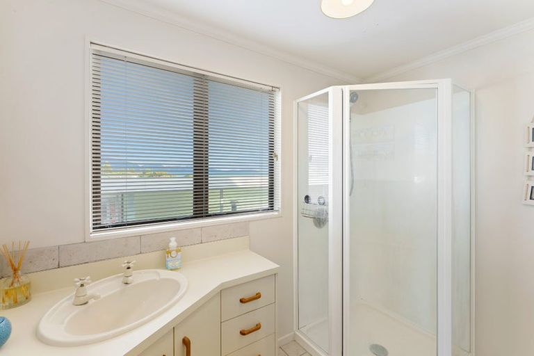 Photo of property in 128 Seaview Road, Paraparaumu Beach, Paraparaumu, 5032