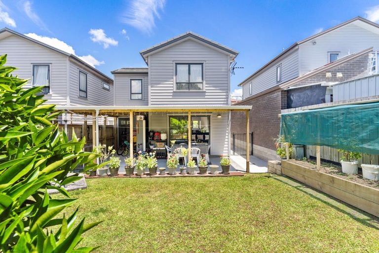 Photo of property in 24 Tutuwhatu Crescent, Weymouth, Auckland, 2103
