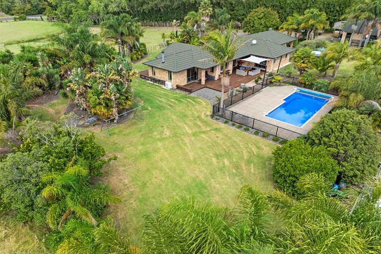 Photo of property in 30 Foster Road, Kumeu, 0891