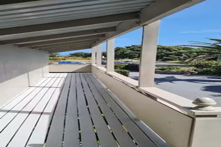 Photo of property in 8 Marine Parade, Paraparaumu Beach, Paraparaumu, 5032